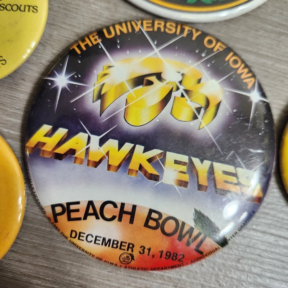 Vtg 80s 90s University of Iowa Hawkeyes Buttons/Pins 7 Pcs,Peach Bowl Gator Rose